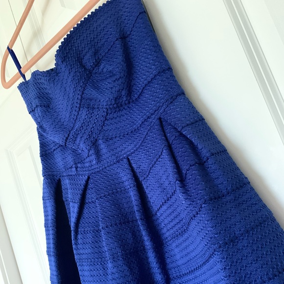 Dress - Picture 3 of 4